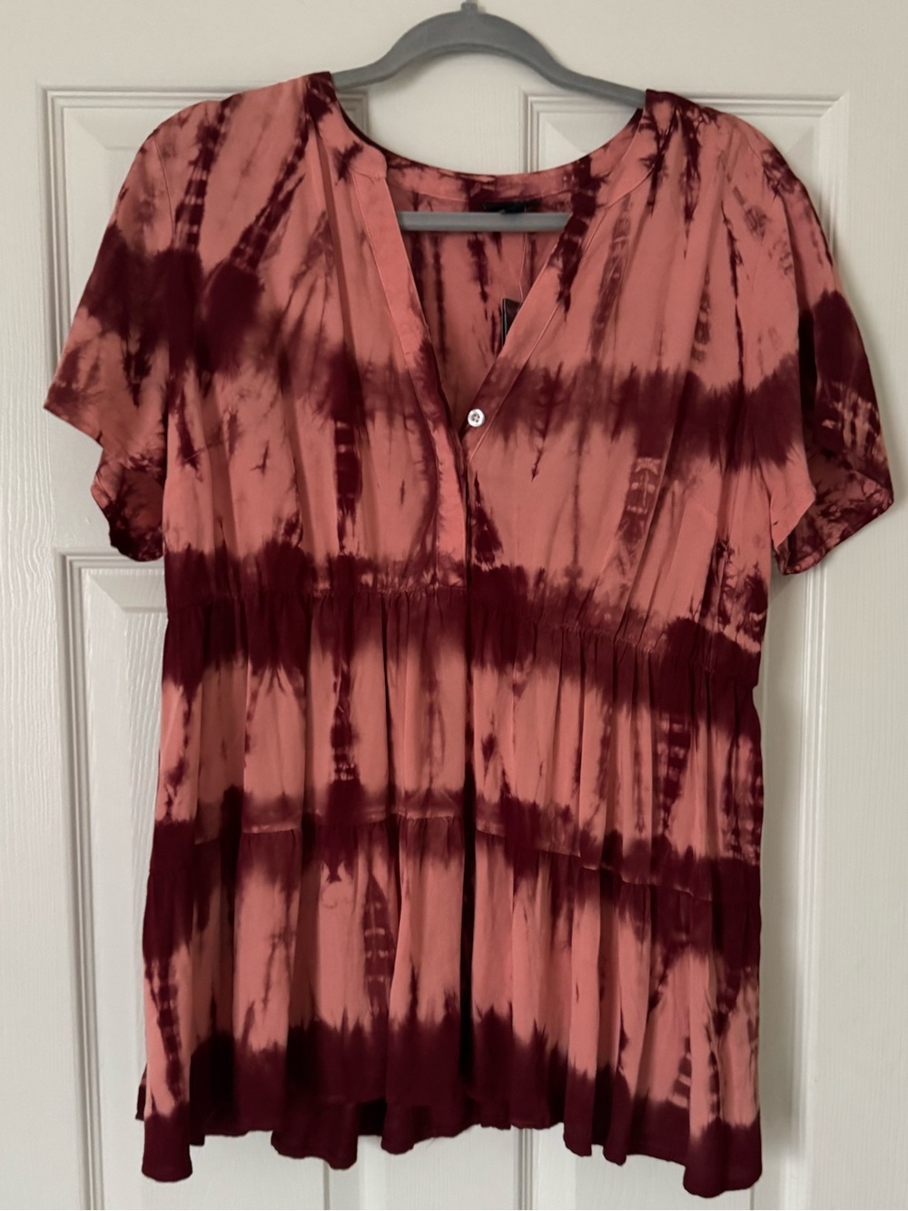 NWT Torrid Tie-Dye V-Neck Short Sleeve Top - Rose and Burgundy Sz 12/L